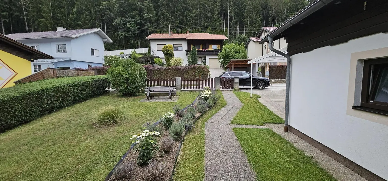 Charmantes Einfamilienhaus mit Garten, Balkon & Sauna