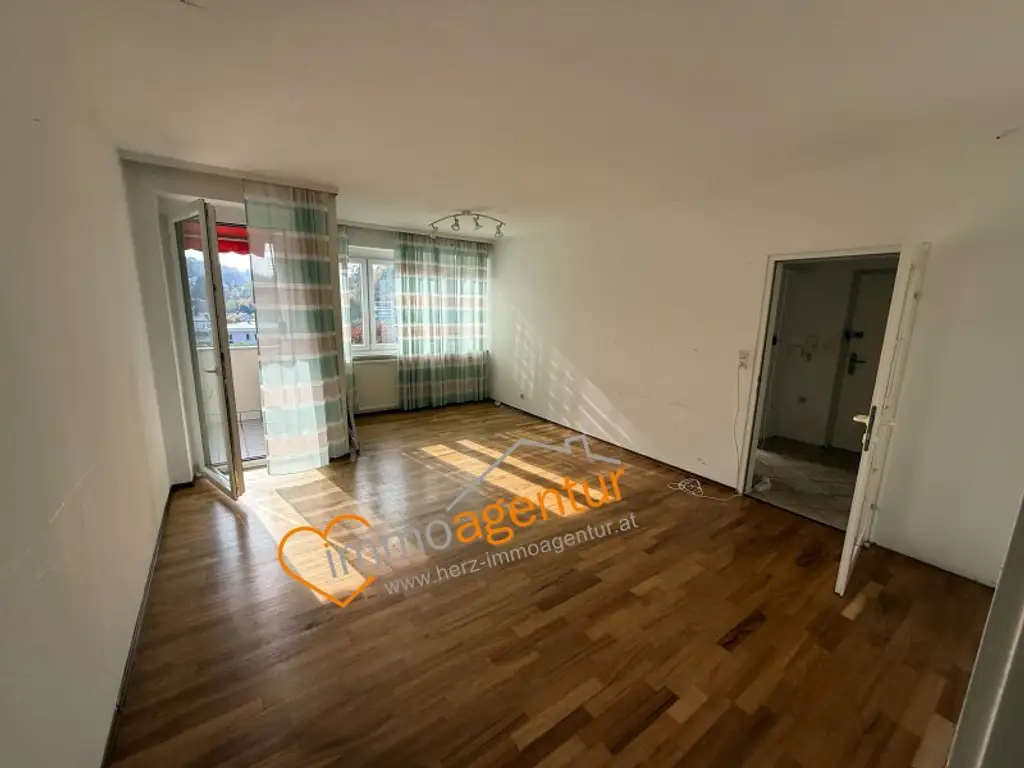 Wohnjuwel über den Dächern von Thalheim, mit Loggia und Traunblick