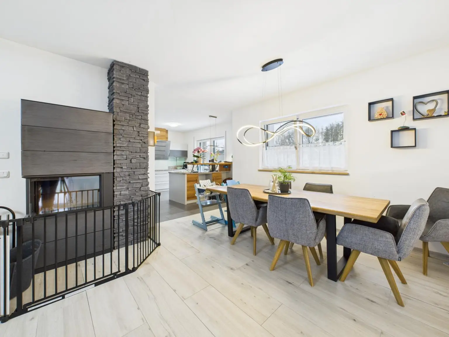 NÄHE WELS: Hochwertig modernisiertes Einfamilienhaus mit Traumgarten, Luxus - Poolanlage & smarter Haustechnik