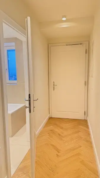 URANIA: 3 Zimmer mit hofseitiger Terrasse in Ruhelage: Luxus pur in Citynähe