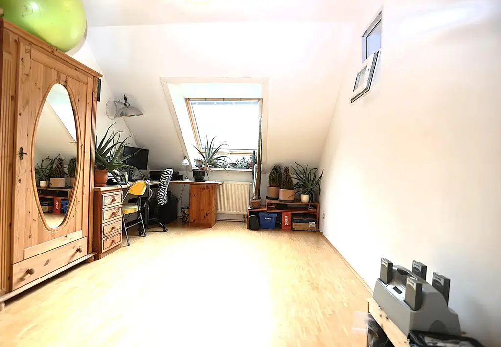 Wohlfühl-4-Raum-Eigentumswohnung mit ganzjährig sonniger Loggia und TG-Stellplatz