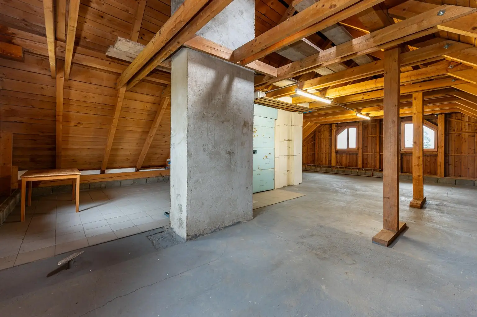 Geräumiger Dachboden