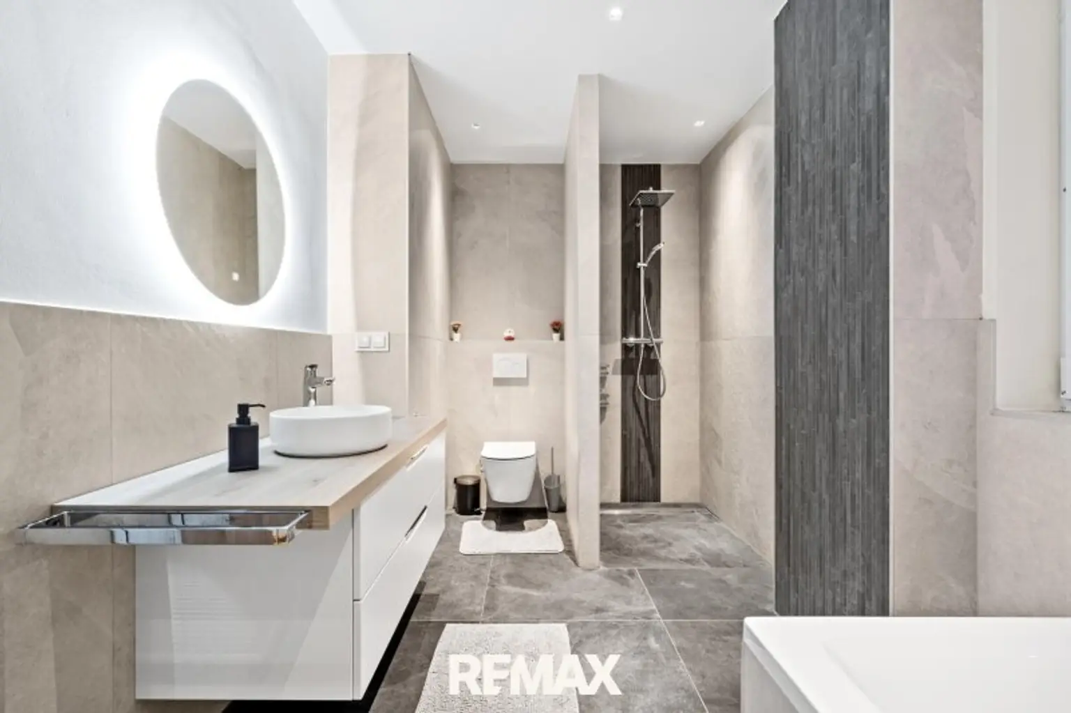 09 Badezimmer