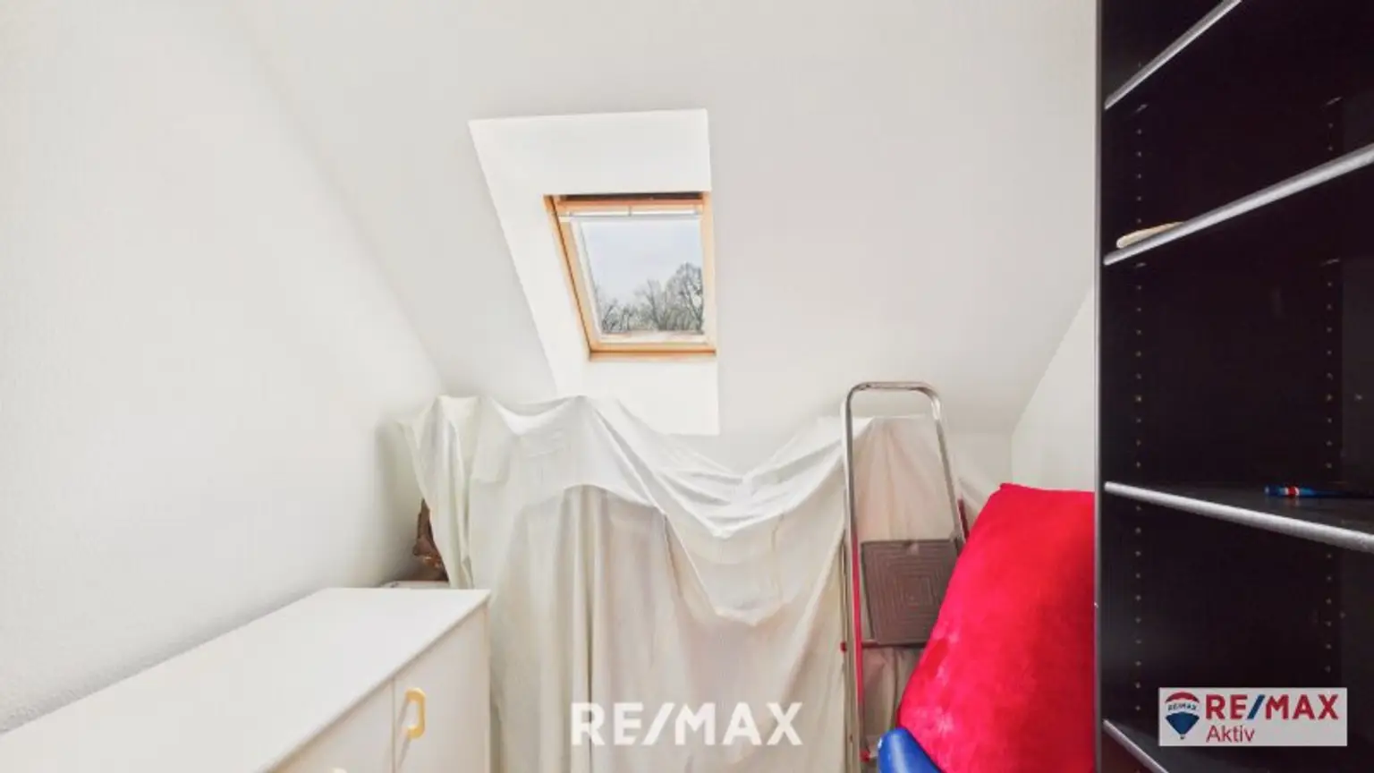 Einzugsbereites Haus mit großer Garage und großem Grundstück