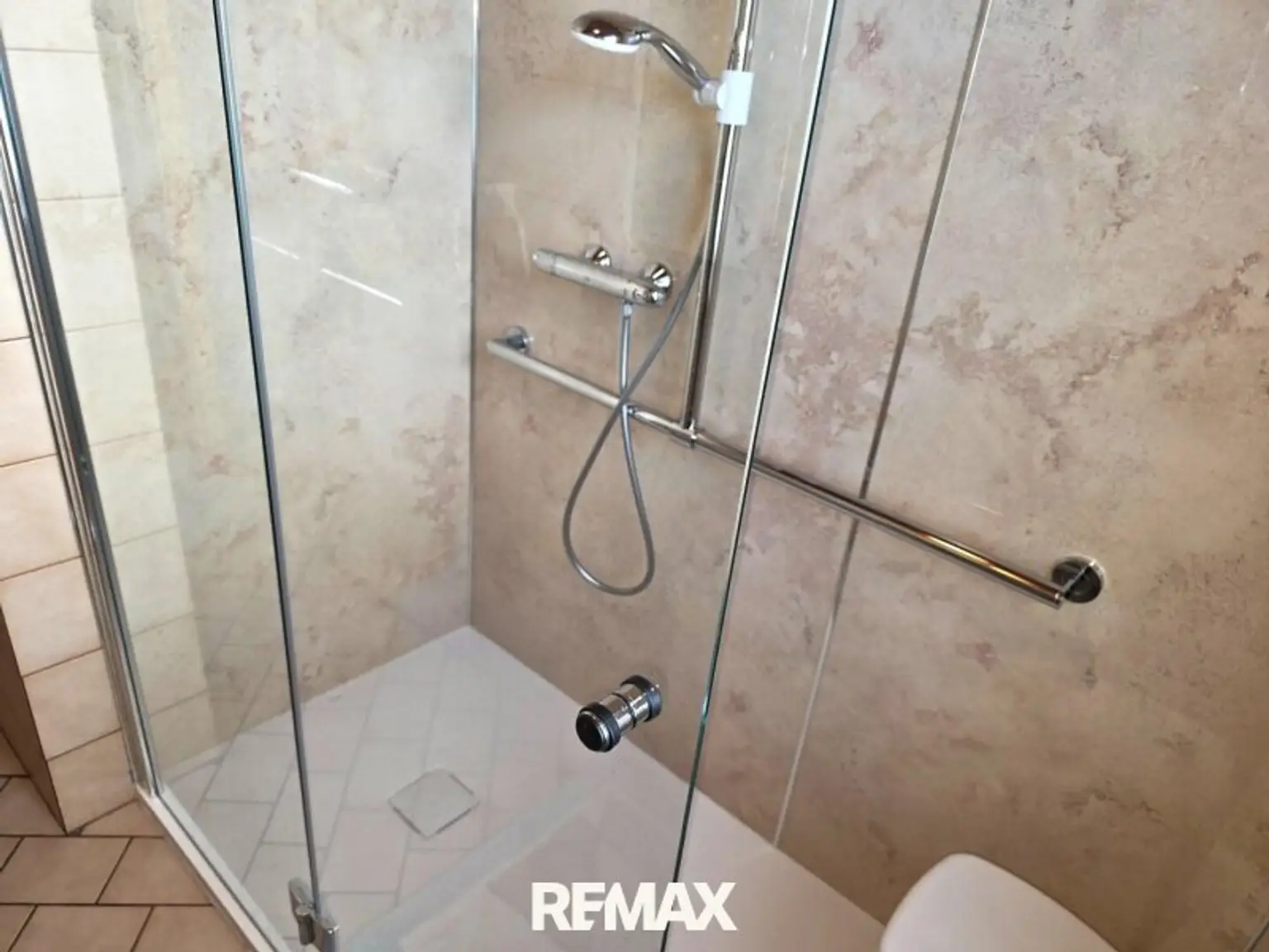 11 EFH 2000 EG Walk-In-Dusche