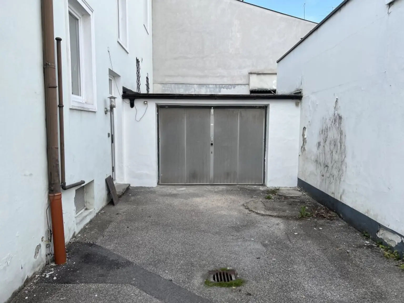 Attraktive Büro/Praxis in Wels: 7 Zimmer, Terrasse, Garage & Stellplätze! Ideal für Profis!