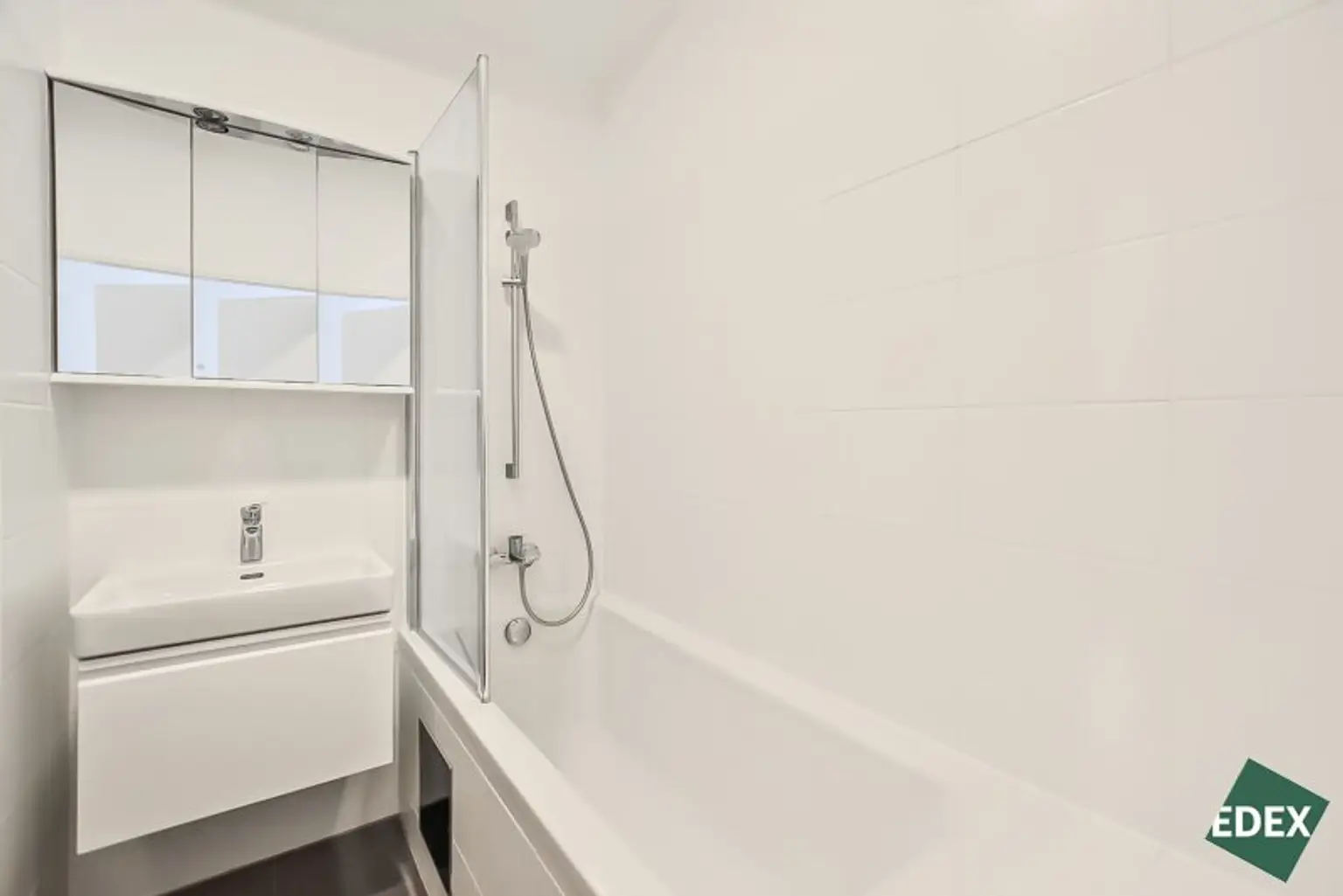 ÄRZTEZENTRUM SIEBENHIRTEN - Große Arztpraxis Nähe U6