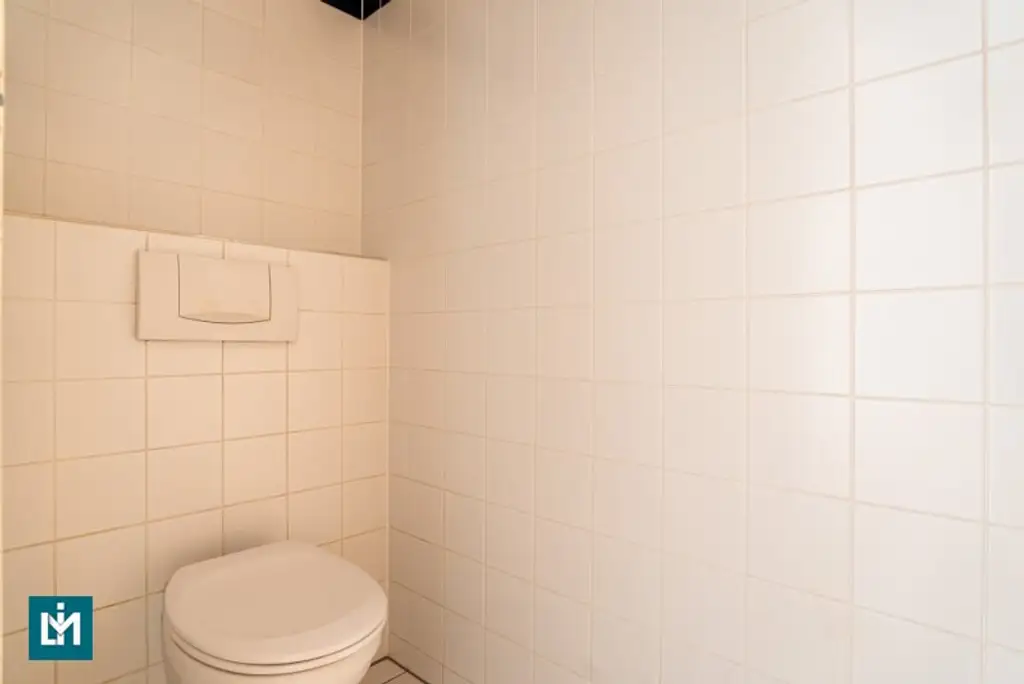 SCHÖNE 2 - ZIMMER WOHNUNG / NÄHE KRANKENHAUS GÖTTLICHER HEILAND