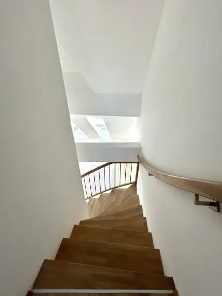 Luxuriöse Dachgeschoßwohnung in Klosterneuburg: Erstbezug mit Terrasse und Klimaanlage!