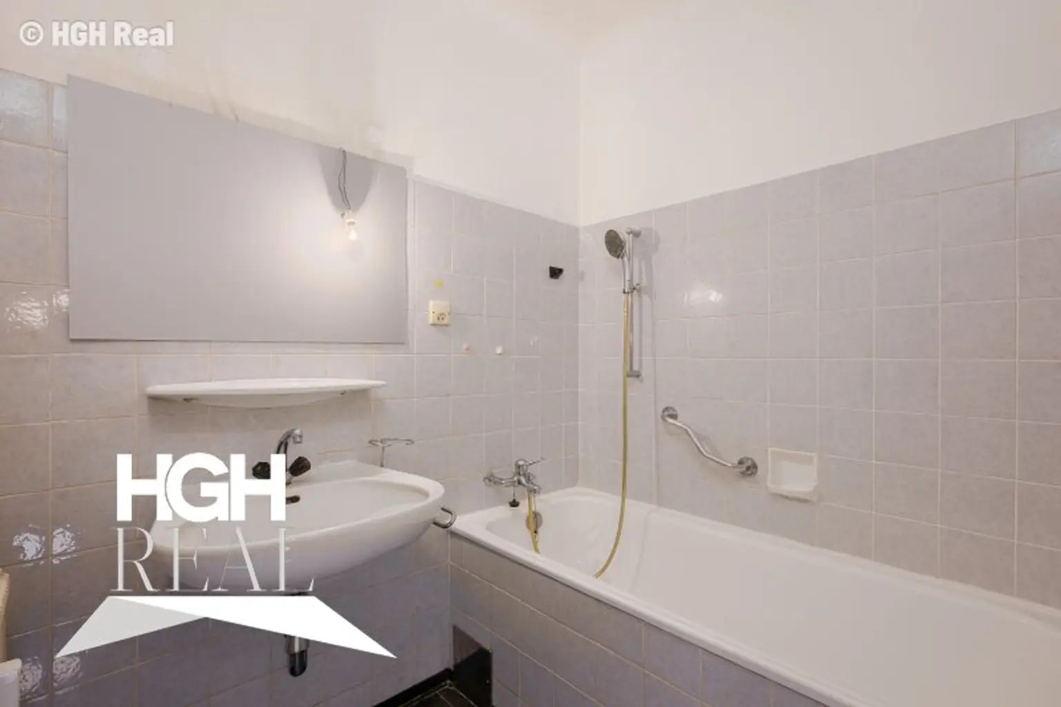 1220 Wien Helle 2-Zimmer Wohnung mit hofseitiger Loggia im 2. Liftstock Nähe U1 mit Potenzial für 3 Zimmer