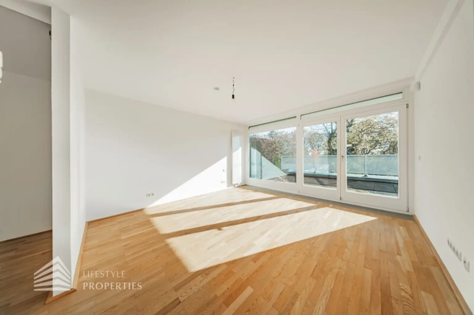 Wunderschöne 4 - Zimmer Wohnung mit Terrasse und Garten