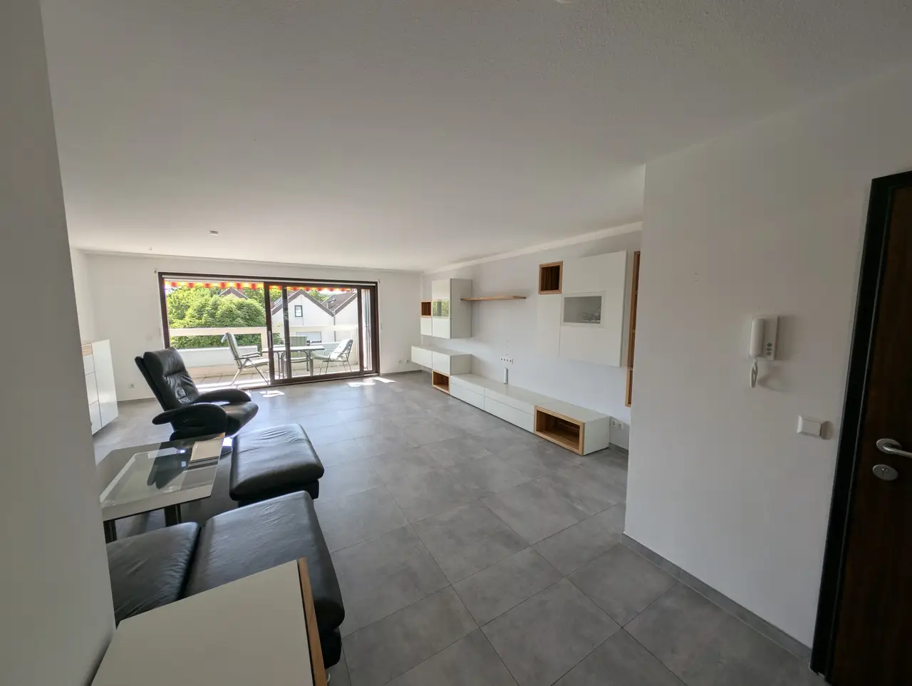 Geräumige 4,5 Zimmerwohnung mit 2 Balkonen und Tiefgaragenplatz auf der Diezenhalde - Foto 3