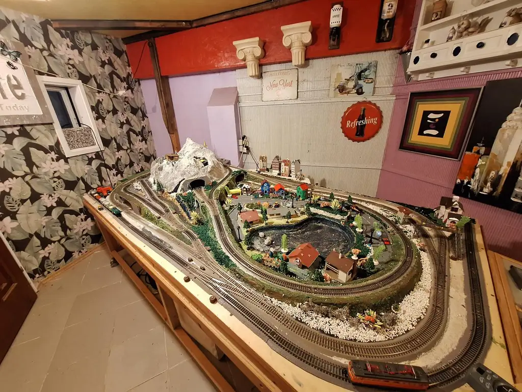 Villa Kunterbunt für Heimwerker / interessantes, kreatives und fröhliches Einfamilienhaus mit 5 Zimmern in ruhiger Seitengasse.