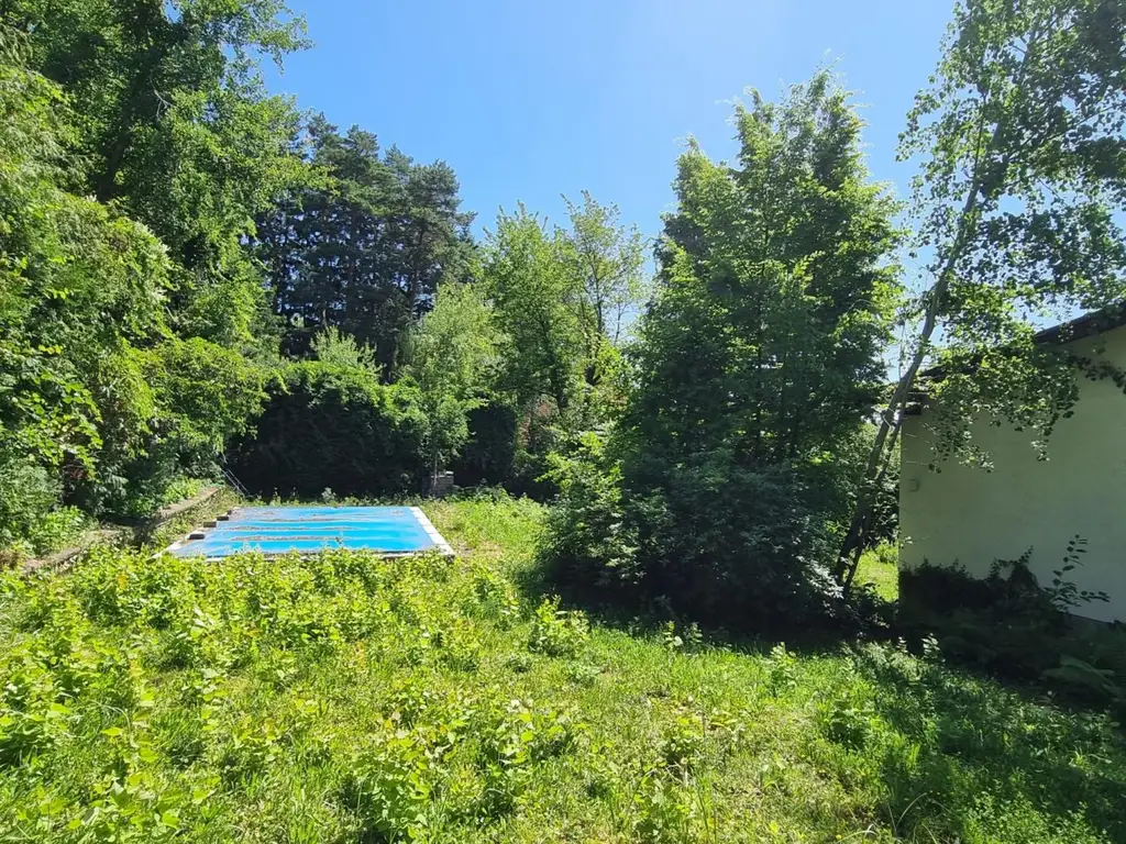 TRAUMHAFT SCHÖNES GRUNDSTÜCK MIT RENOVIERUNGSBEDÜRFTIGEM HAUS