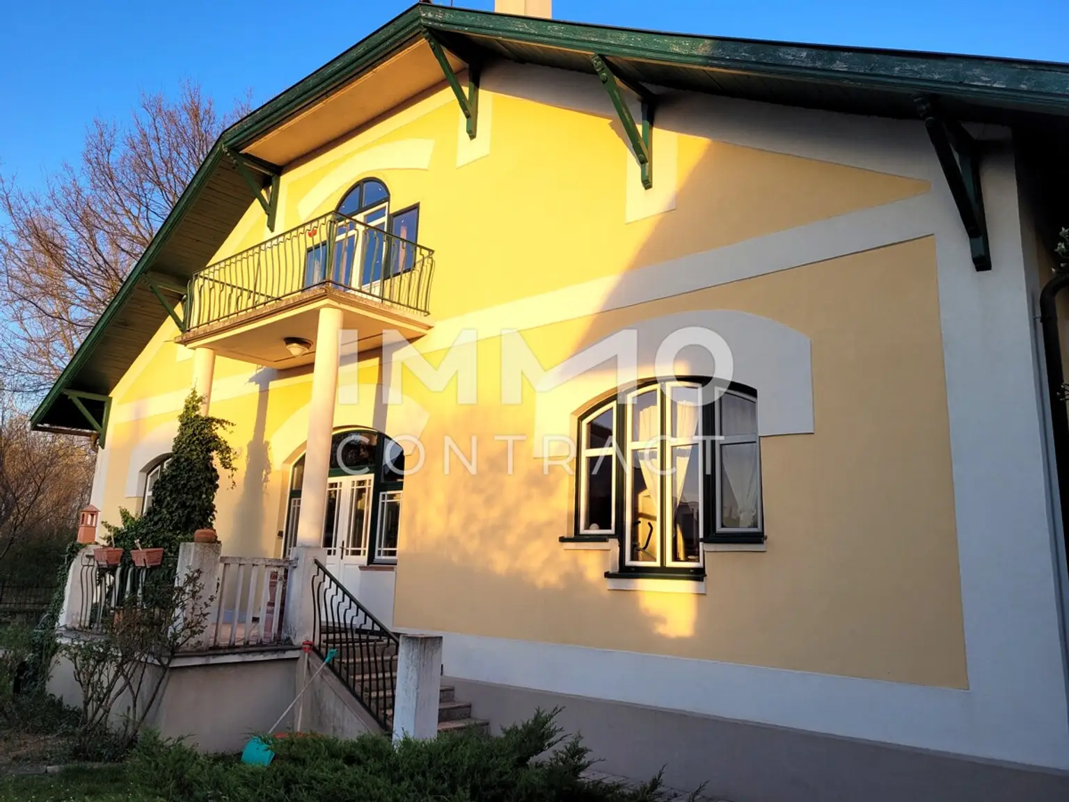 Französisches Jagd-Chalet – nur 30 Minuten von Wien: 2.480 m² Grundstück in unverbaubarer Ruhelage