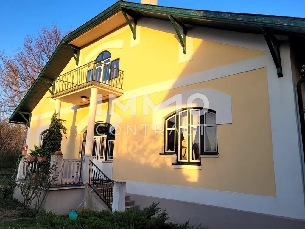 Französisches Jagd-Chalet – nur 30 Minuten von Wien: 2.480 m² Grundstück in unverbaubarer Ruhelage