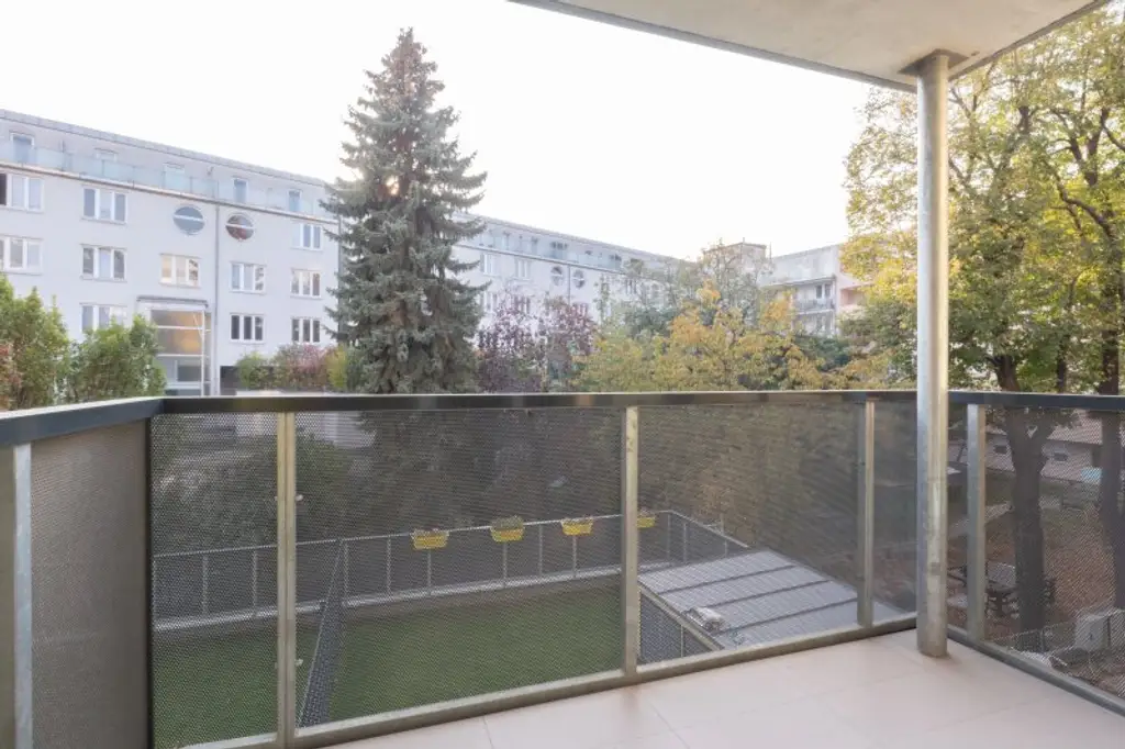 ZUM VERKAUFEN! Attraktive Kapitalanlage: Vermietete charmante Kleinwohnung mit großzügigem Balkon und Tiefgaragenstellplatz! Nähe U6 Spitz!