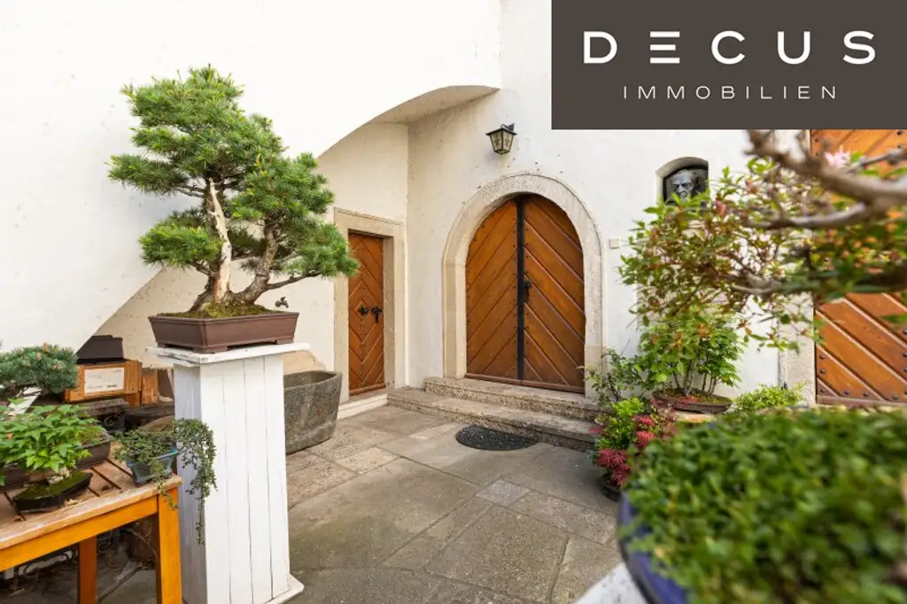 | VIERKANTHOF | HERRENHAUS  |  BURGÄHNLICHES HISTORISCHES WOHNOBJEKT MIT GARTEN IN ZENTRUMSLAGE  |