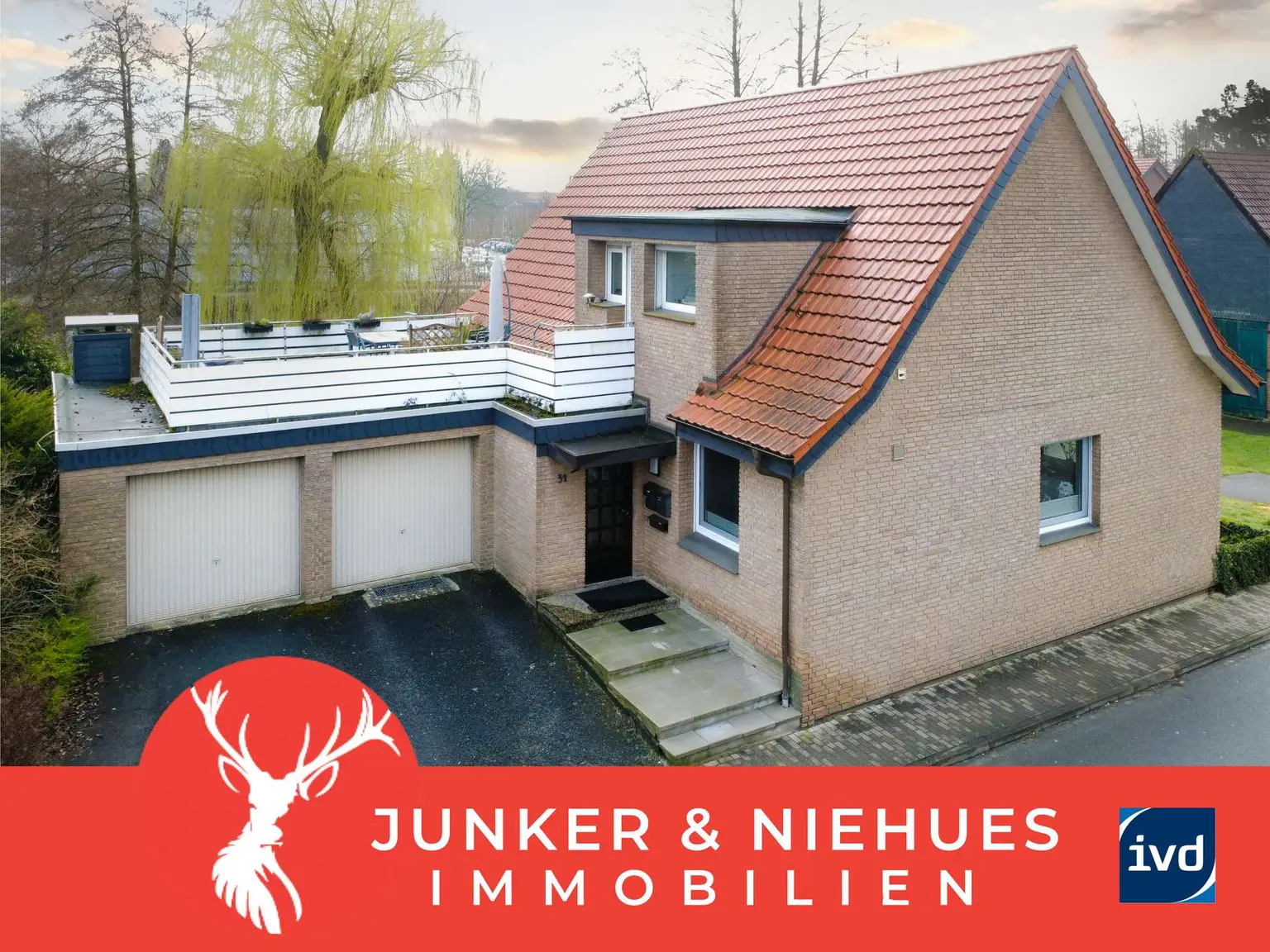 Flexibles Wohnen in Steinhagen – Zweifamilienhaus mit großer Sonnenterrasse