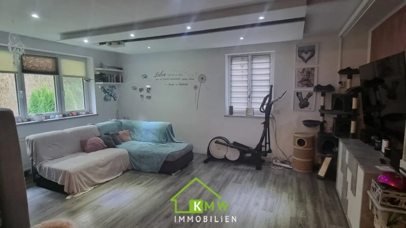 NEU AM MARKT: Wohnhaus am Waldrand