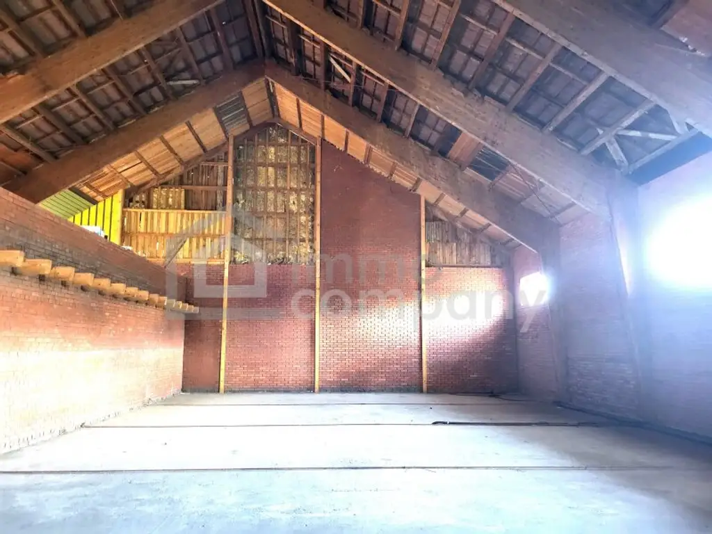 Platz zur Entfaltung! Ca. 818m² Anwesen mit Potential