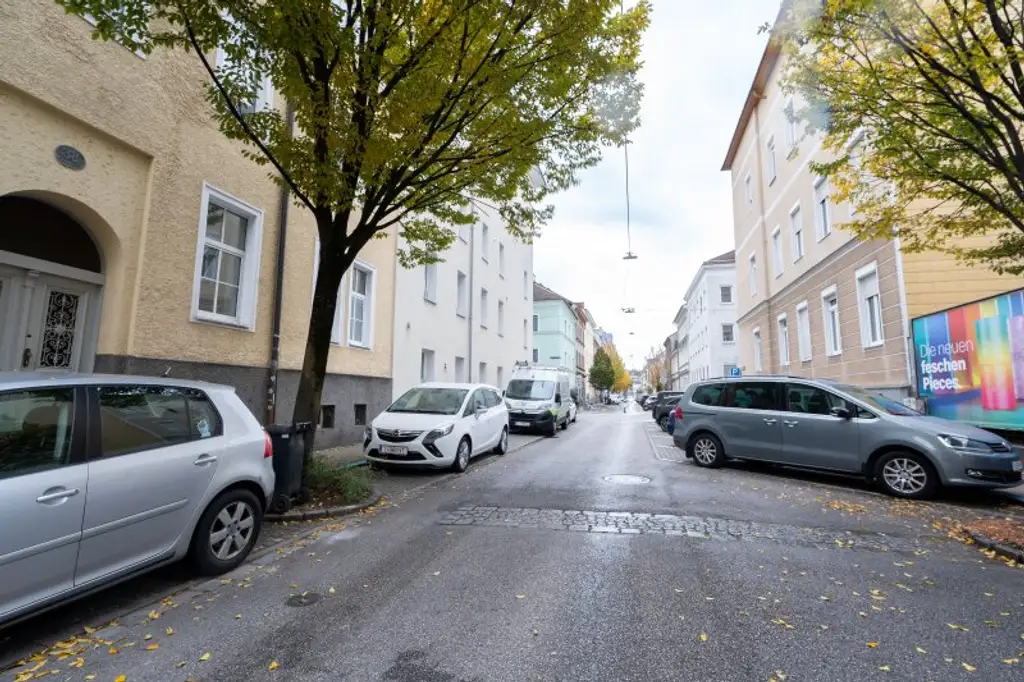 Stark sanierungsbedürftige 2-Zimmer-Wohnung in Toplage der Linzer Innenstadt