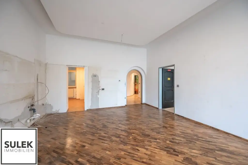 Adaptierungsbedürftige Erkerwohnung direkt beim Schloss Schönbrunn - 3 Zimmer