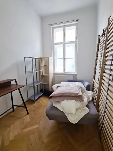 SIEBENBRUNNENPLATZ, gepflegte 85 m2 Altbau, 3 Zimmer, Küche, Wannenbad, Parketten, WG-geeignet, Reinprechtsdorfer Straße