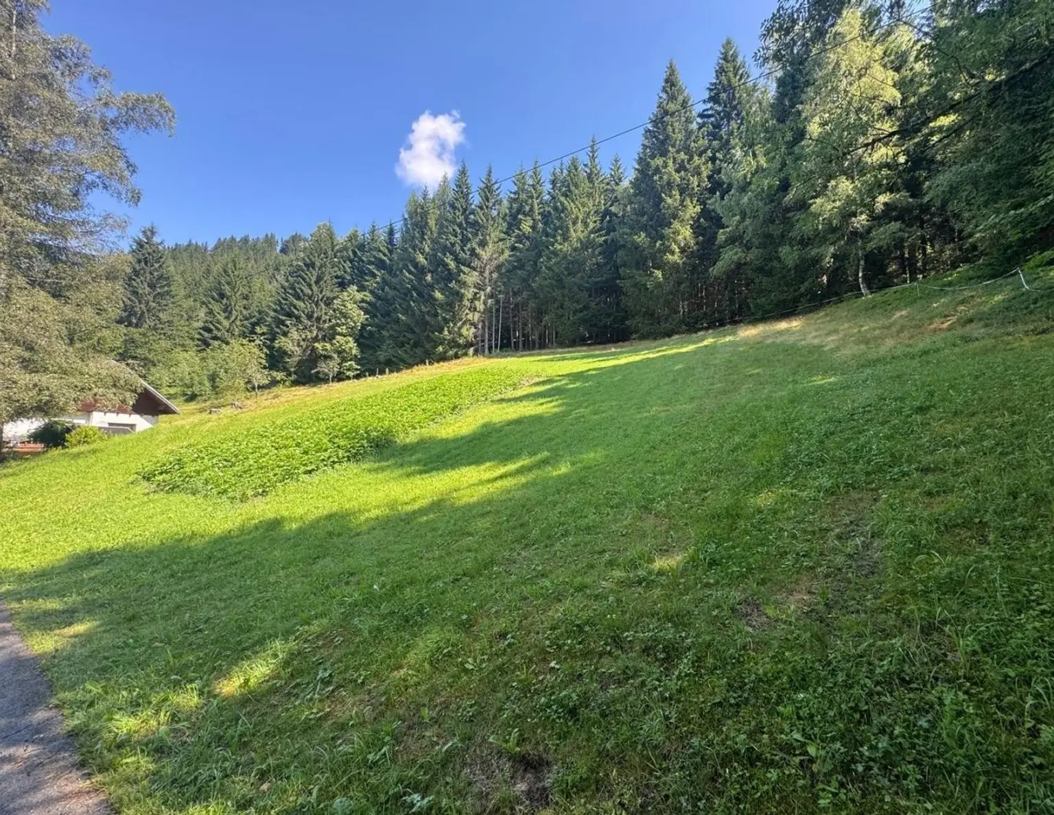 Grundstück in Oppenberg mit herrlichem Weitblick auf die umliegenden Berge und die Natur!