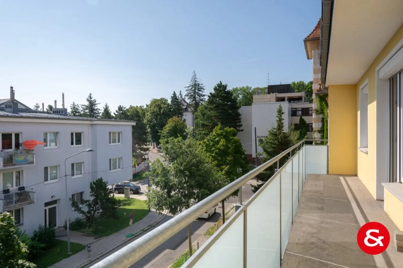 FANTASTISCHES PREIS-LEISTUNGSVERHÄLTNIS FÜR EINE SECHSZIMMERWOHNUNG MIT GROSSER TERRASSE, LIFTEINBAU IN VORBEREITUNG!
