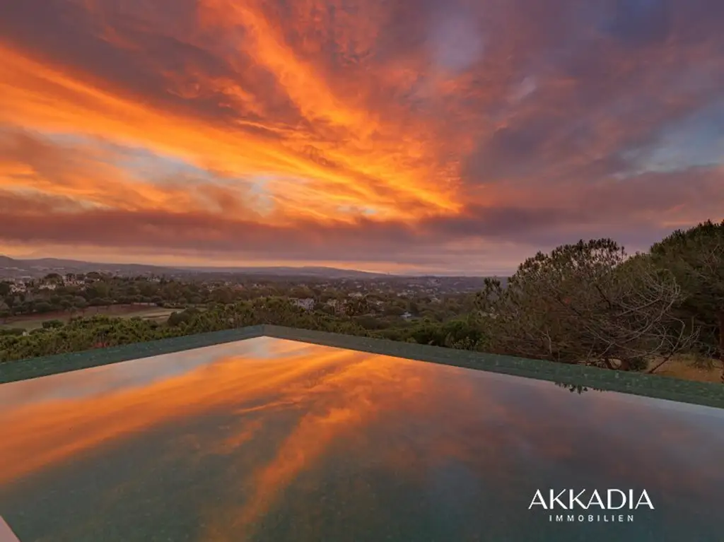 Prämierte Architektenvilla mit Blick über die Sierra Grazalema