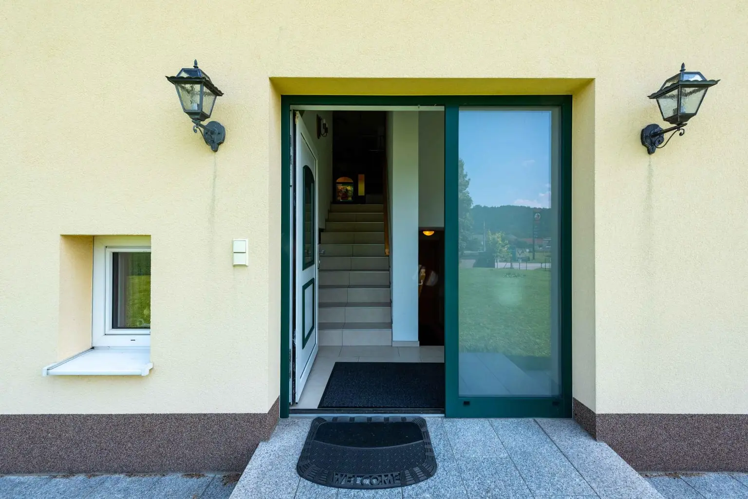 Bungalow mit Einliegerwohnung und großem Grundstück in sonniger Lage!