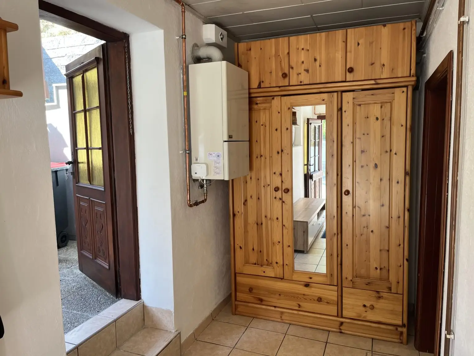 Vorraum EG mit Ausgang zum Carport