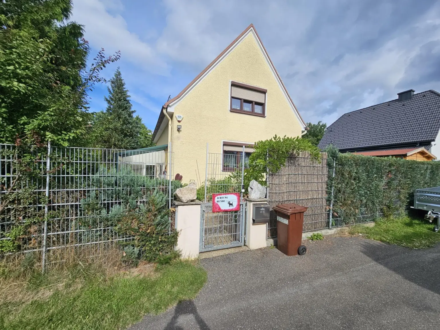 Einfamilienhaus mit Garage,mit winterfestem Gartenhaus, Werkstätte u.a