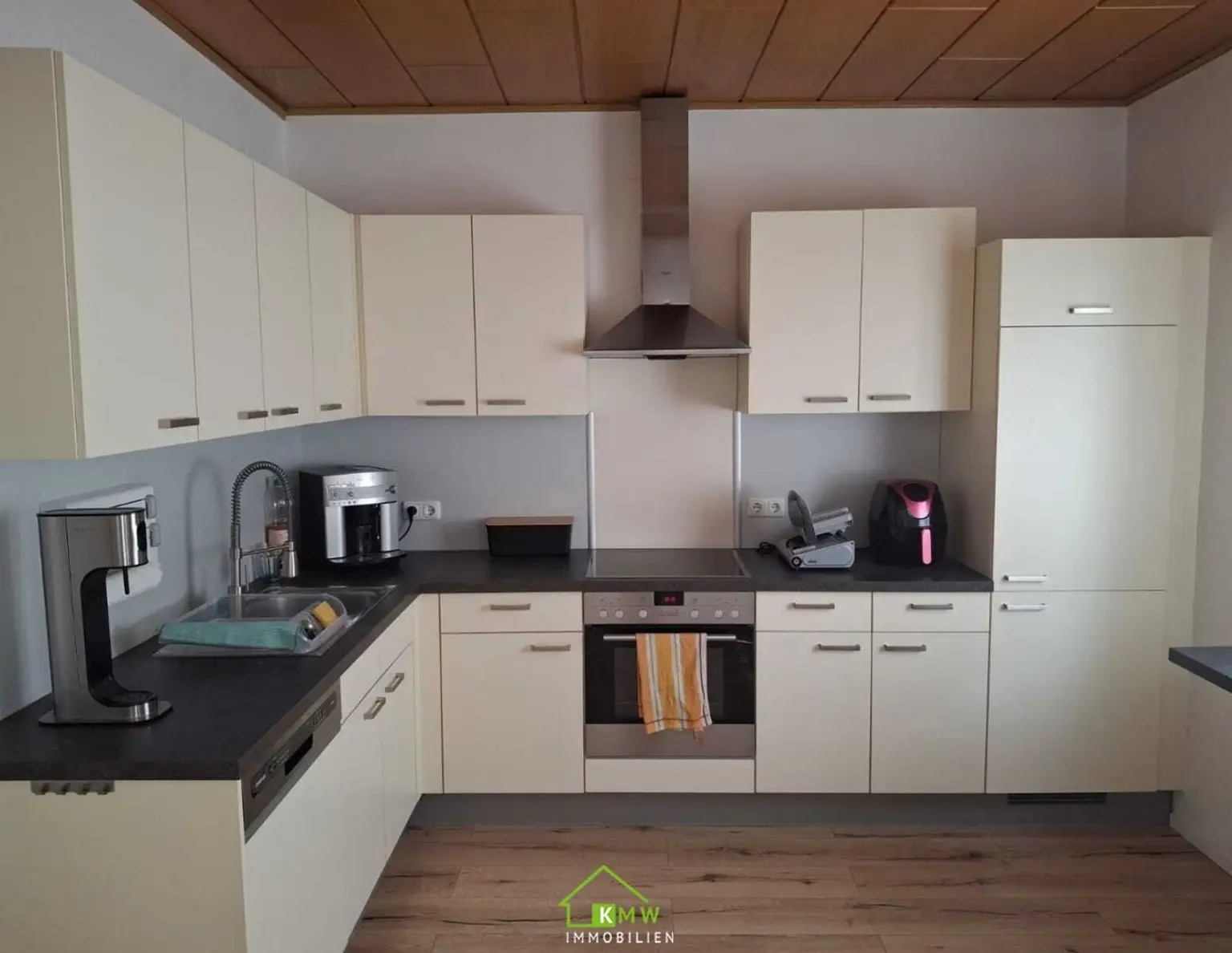 Rendite oder Eigennutzen: Saniertes Wohnhaus mit 4 Einheiten in ruhiger Lage