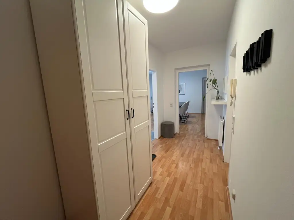 Moderne, gemütliche Wohnung mit Loggia und Tiefgaragenplatz