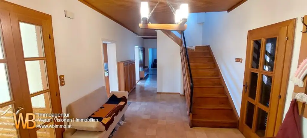 Fernblick 3 Geschoße, über 200m² WNFL + 100m² Lager + 4300m² Eigengrund