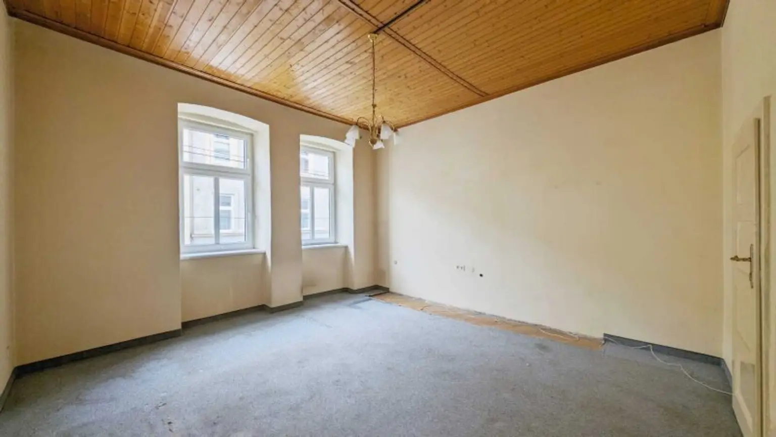 ++NEU++ Sanierungsbedürftige 2-Zimmer-Wohnung, viel Potenzial!