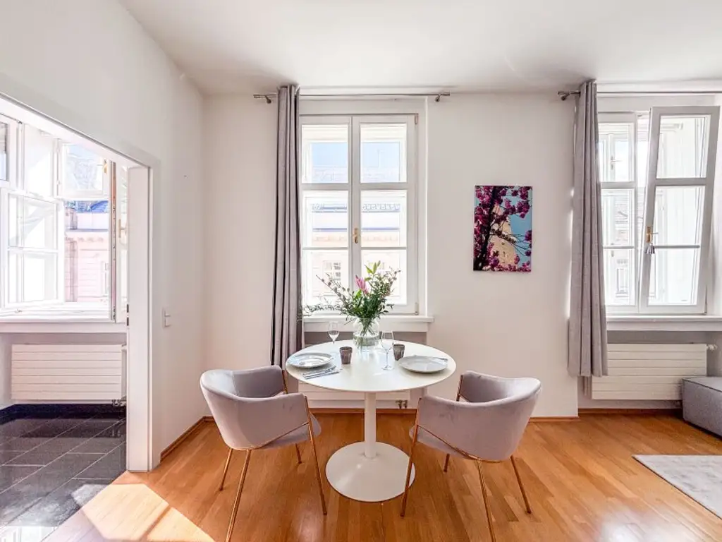 Komplett möblierte, helle Stadtwohnung – Ihr neues Zuhause am Stephansplatz/Graben!