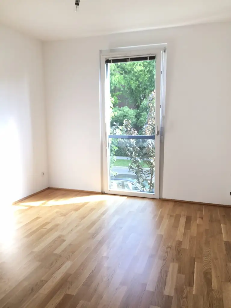 Schöne 3-Zimmer-Wohnung mit Blick ins Grüne im 22ten!