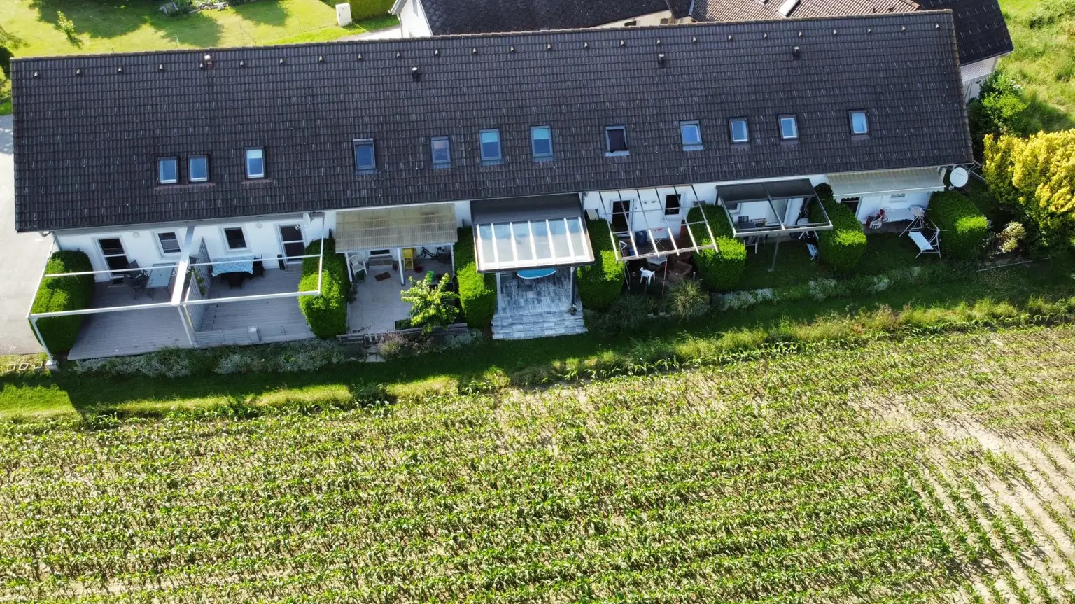 Golfer und Thermenliebhaber aufgepasst! Entzückende ruhige Terrassenwohnung mit Reihenhauscharakter.