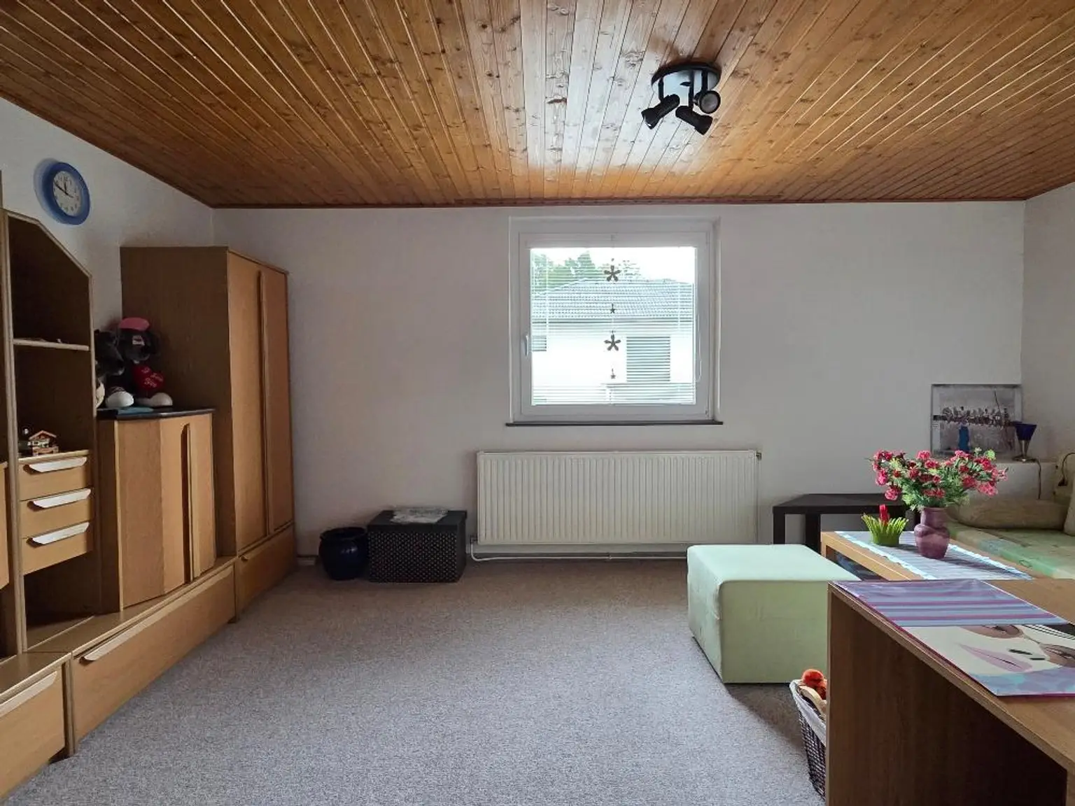 Zimmer 1, DG
