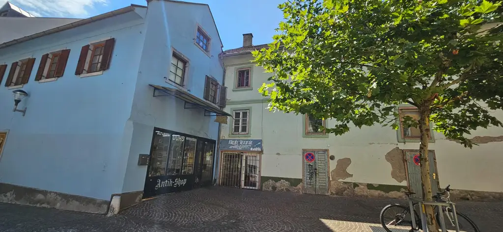Rarität! Gelegenheit in der Villacher Altstadt. Die Liegenschaft "Altwaren Duhs" steht zum Verkauf