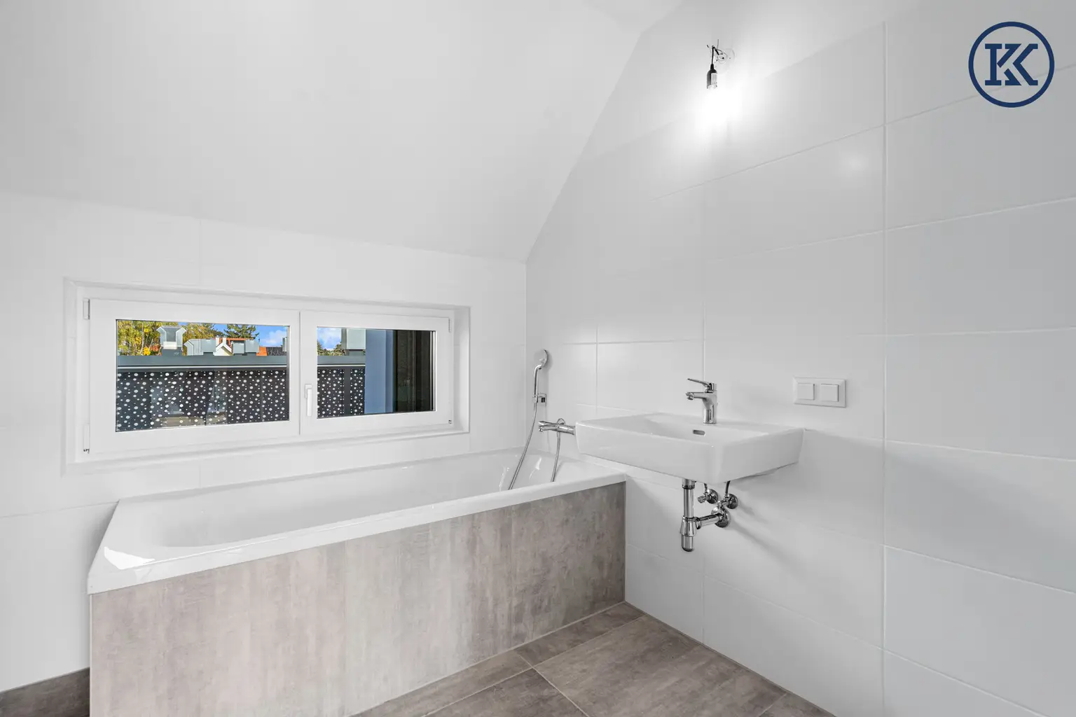 Alte Donau Investmentchance: Traum-Dachwohnung mit seltener Airbnb-Genehmigung!