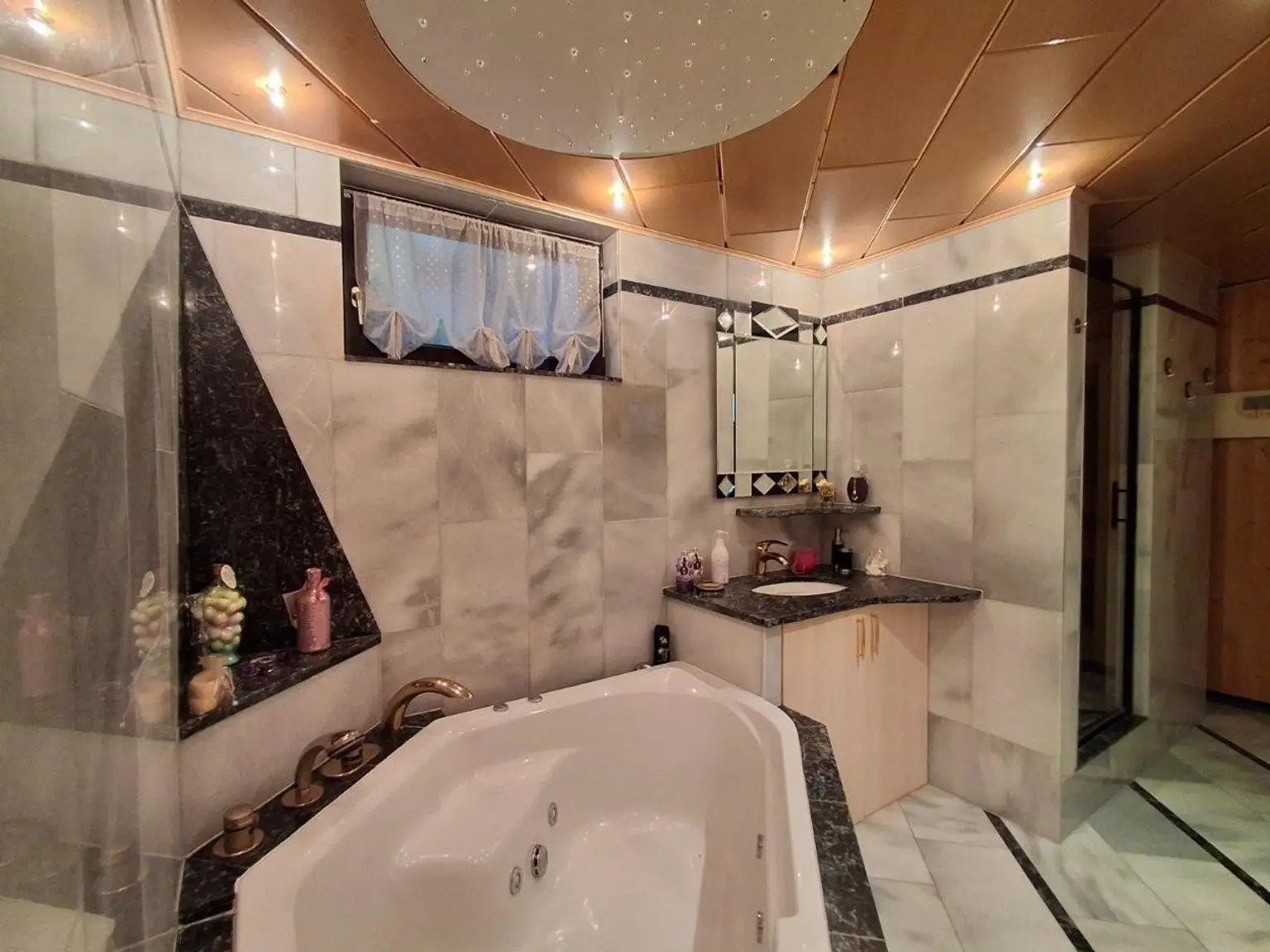 " Luxushaus auf Eigengrund mit Pool - KGV Ruthnergasse"