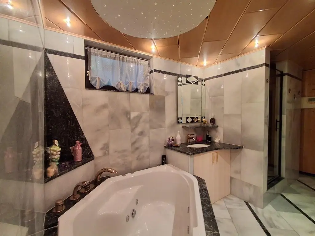 " Luxushaus auf Eigengrund mit Pool - KGV Ruthnergasse"