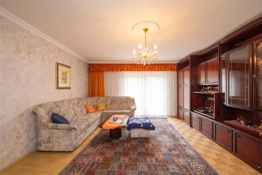 Gepflegtes Reihenhaus mit Garten, Terrasse und Garage in zentraler Lage!