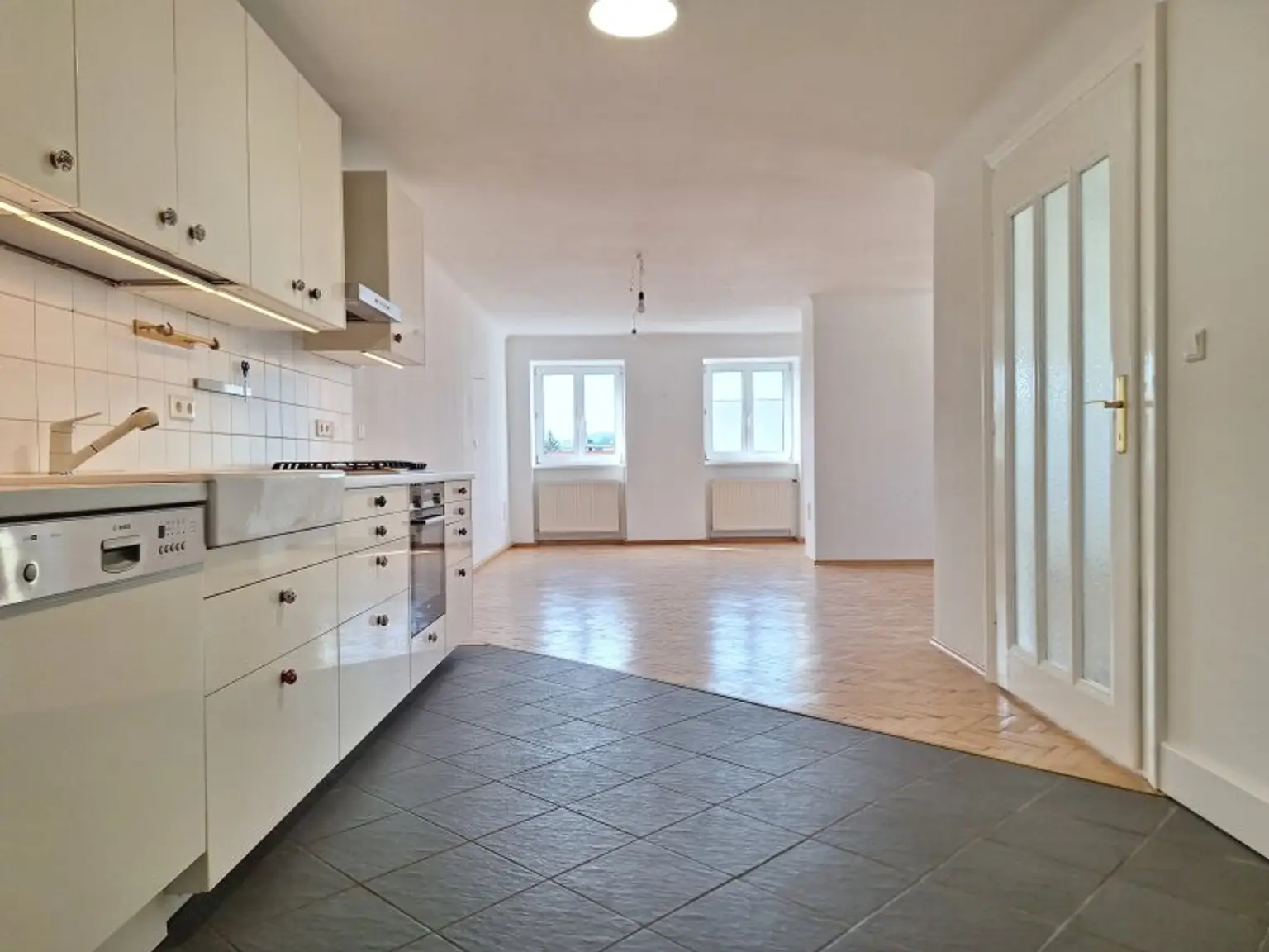 Helles, uneinsehbares Dachgeschoß-Loft in Innenhoflage