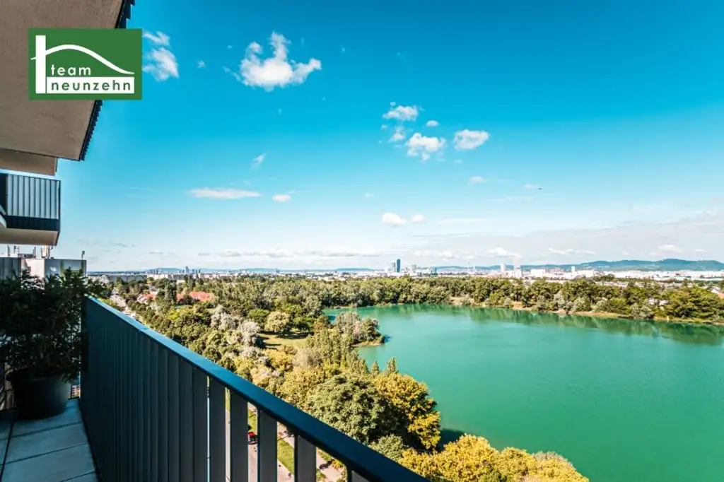 Bestlage am Wasser - direkt beim Hirschstettner Badeteich mit vermutlich der besten Aussicht Wiens! Ein Balkon zum Verlieben!