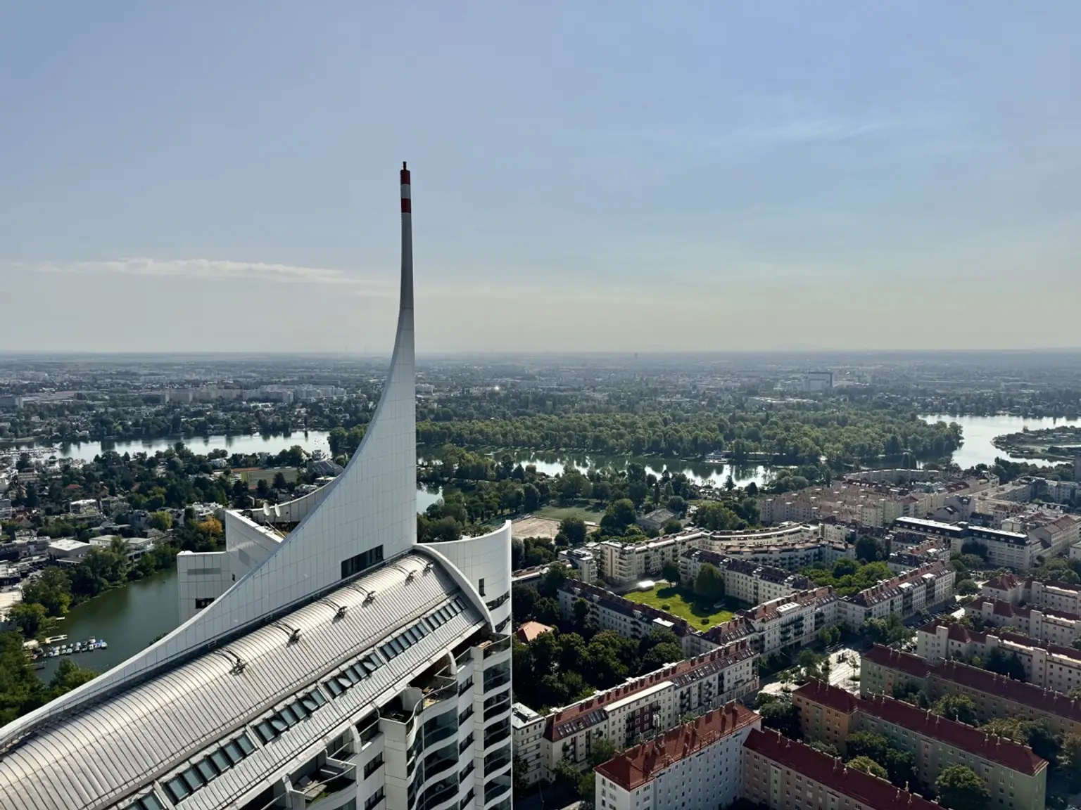 DANUBEFLATS. 40 Etage - The one and only: Einmalig inkl. Wellness and Swimming Pool